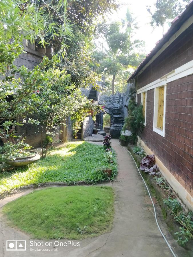 Kalpadiyil Hotel Balarampuram Екстериор снимка