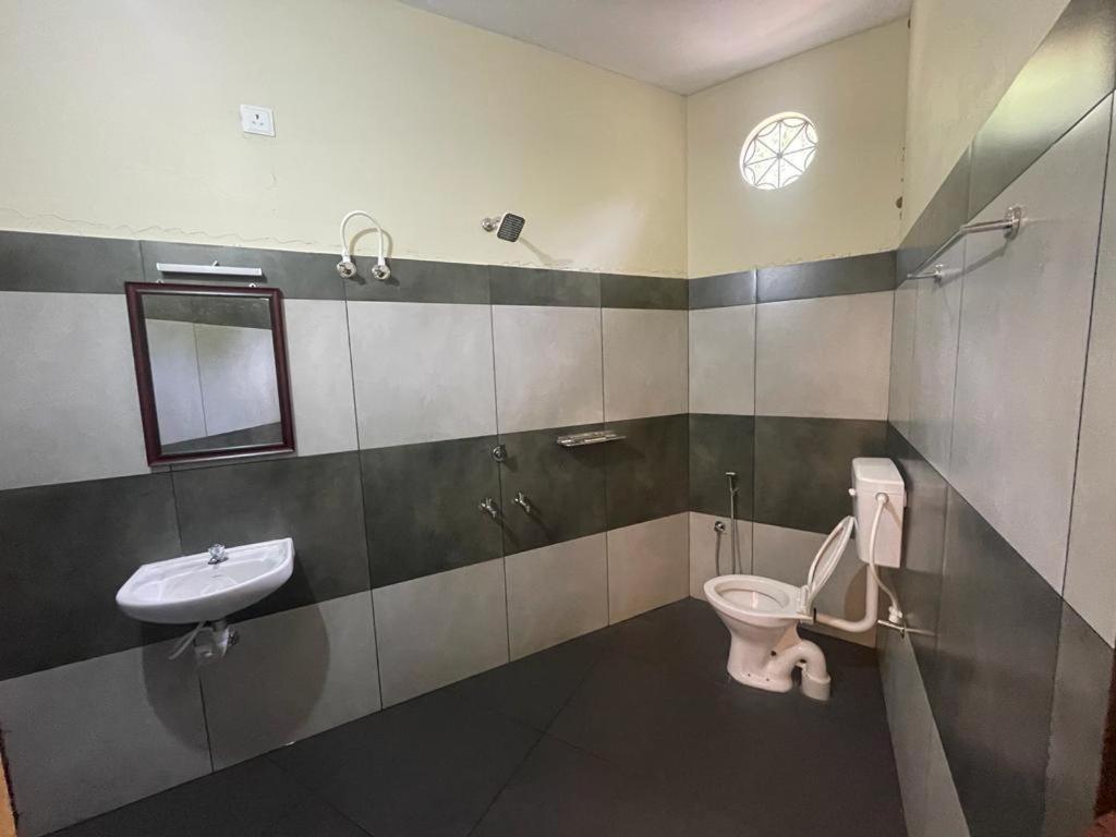 Kalpadiyil Hotel Balarampuram Екстериор снимка